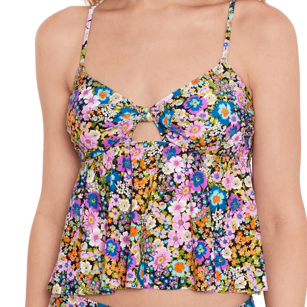 Salt + Cove Juniors’ Flower Burst Bow Tankini Top